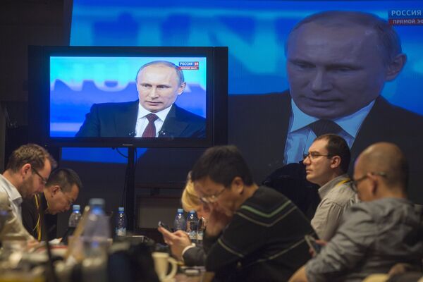 La “línea directa” con Putin duró 3 horas y 55 minutos - Sputnik Mundo