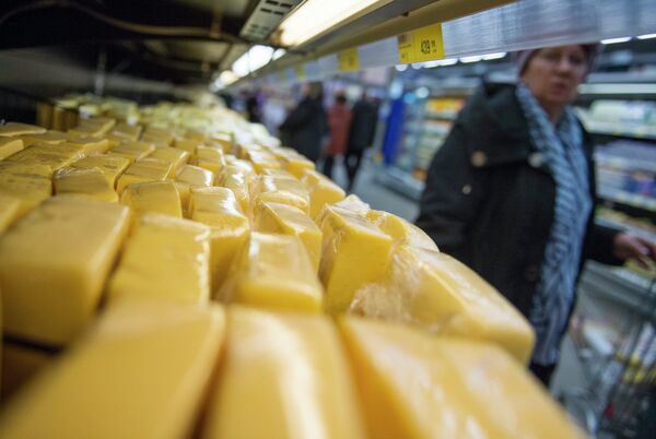 Rusia restringe las importaciones de productos lácteos desde Ucrania - Sputnik Mundo