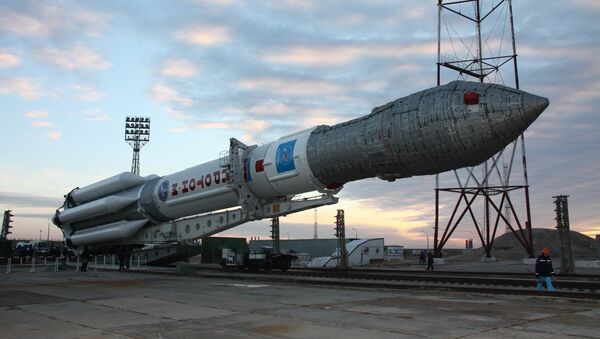 Rusia ultima la puesta en órbita del satélite Yamal-401 - Sputnik Mundo