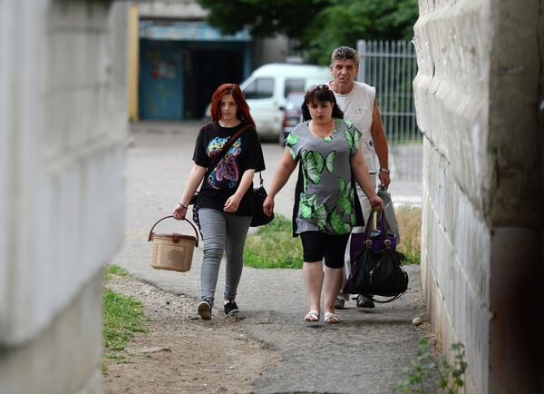 Miles de ucranianos solicitan asilo en Rusia - Sputnik Mundo