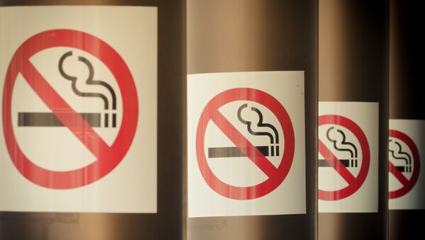 Rusia recauda medio millón de dólares en tres meses en multas a fumadores - Sputnik Mundo