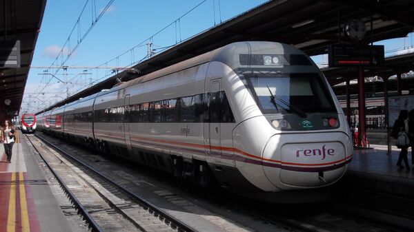 Huelga de trenes en España en pleno periodo estival - Sputnik Mundo