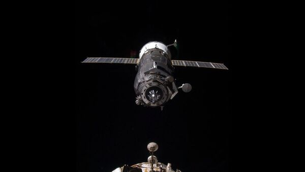 An unpiloted Progress resupply vehicle approaches the International Space Station (File photo) - Sputnik Mundo
