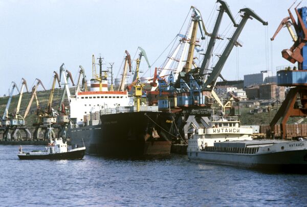 Rusia crea un puerto marítimo móvil - Sputnik Mundo