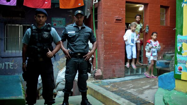 Policías en una favela de Río de Janeiro - Sputnik Mundo
