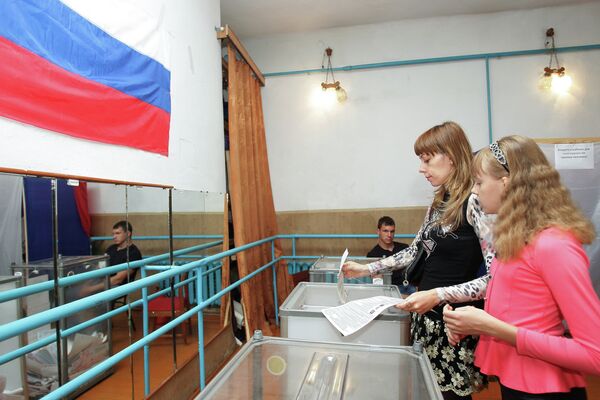 Observadores japoneses califican de libres y transparentes las elecciones en Crimea - Sputnik Mundo