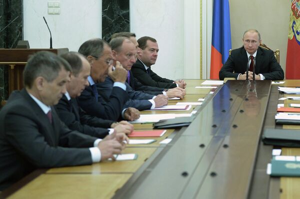 Vladímir Putin abordó con el Consejo de Seguridad de Rusia la lucha contra el Estado Islámico y el ébola - Sputnik Mundo