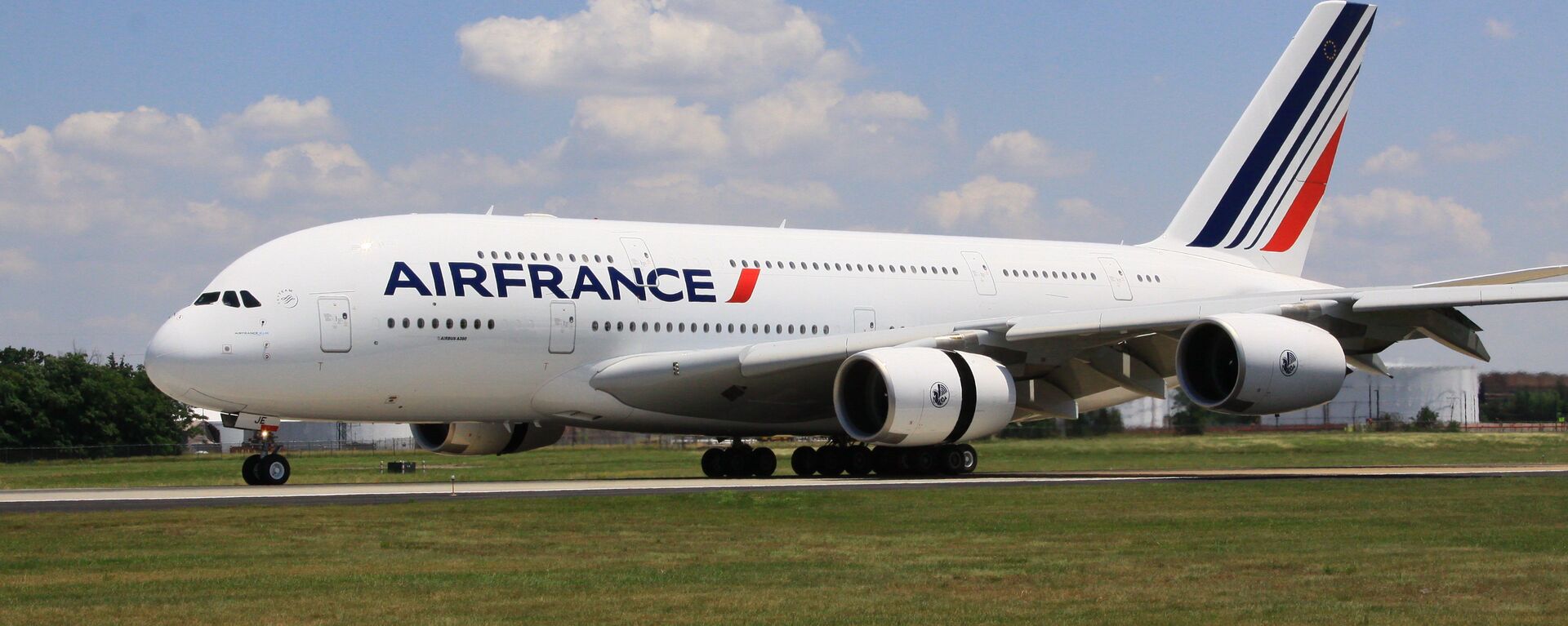 Самолет Airbus 380 (A380, авиакомпания Air France) впервые приземлился в аэропорту имени Даллеса в Вашингтоне, 6 июня 2011 года. - Sputnik Mundo, 1920, 01.10.2017