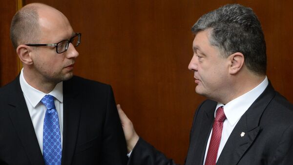 Primer ministro de Ucrania, Arseni Yatseniuk y presidente, Petró Poroshenko - Sputnik Mundo