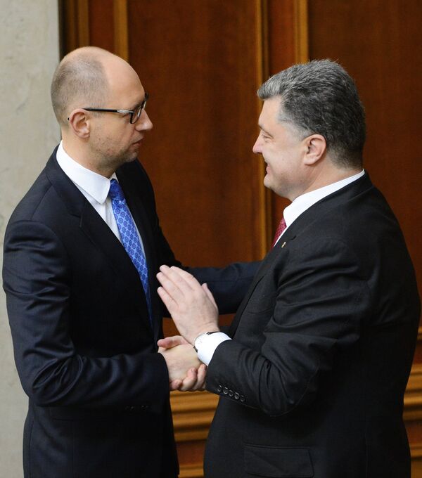 Líder de Frente Popular, Arseni Yatseniuk y presidente de Ucrania, Petró Poroshenko - Sputnik Mundo