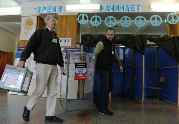 Las elecciones en Donbás no perjudican a nadie, según un experto español - Sputnik Mundo