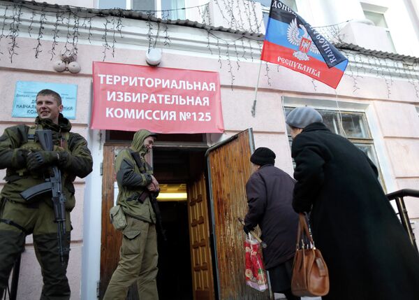 Confirman la visita de funcionarios de la OSCE a un colegio electoral de Donetsk - Sputnik Mundo