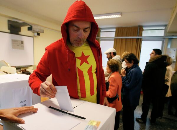 Una mayoría de los votantes catalanes apoya la independencia - Sputnik Mundo