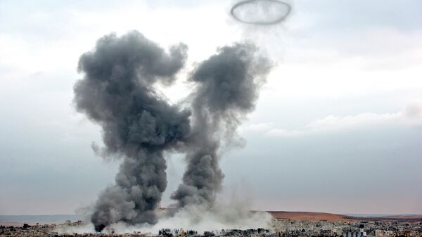 Bombardeos aéreos de la coalición liderada por EEUU en Siria (archivo) - Sputnik Mundo