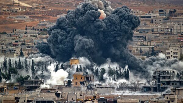 Aviones norteamericanos atacan ciudad siria de Kobani - Sputnik Mundo
