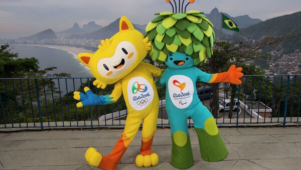 Mascotas de los Juegos Olímpicos en Río de 2016 fotografiados en la playa de Copacabana - Sputnik Mundo