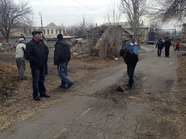 Un poblado de Donbás después del fuego artillero - Sputnik Mundo