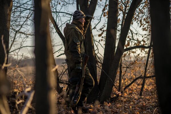 Militares ucranianos e independentistas de Lugansk confirman el alto el fuego - Sputnik Mundo