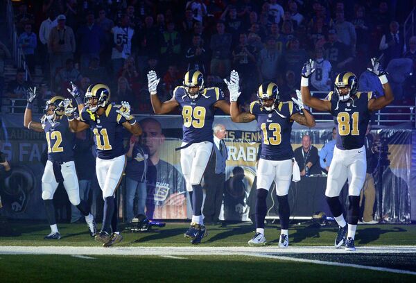 Los St. Louis Rams rechazan condenar a jugadores por protestar contra violencia policial - Sputnik Mundo
