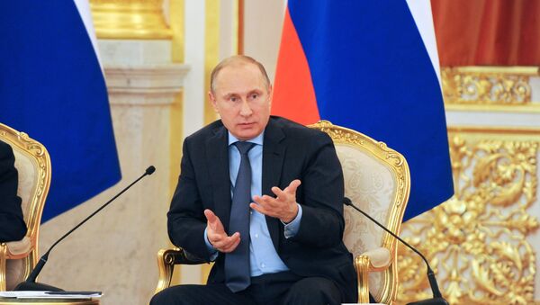 Putin critica la cobertura de los sucesos en Ucrania por encargo político - Sputnik Mundo