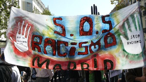Un movimiento SOS Racismo alerta del aumento de discriminación en instituciones españolas - Sputnik Mundo