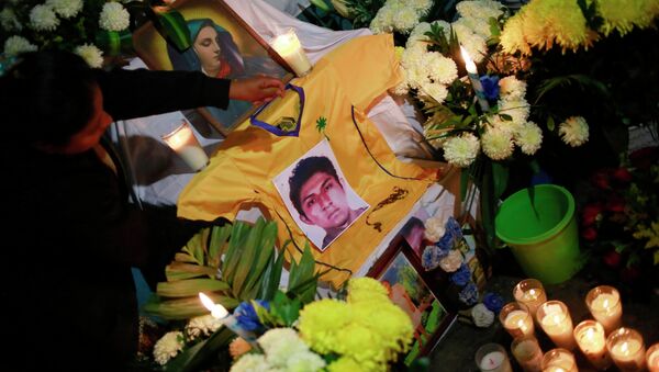Procuraduría confirma identificación de uno de los 43 estudiantes desaparecidos en México - Sputnik Mundo